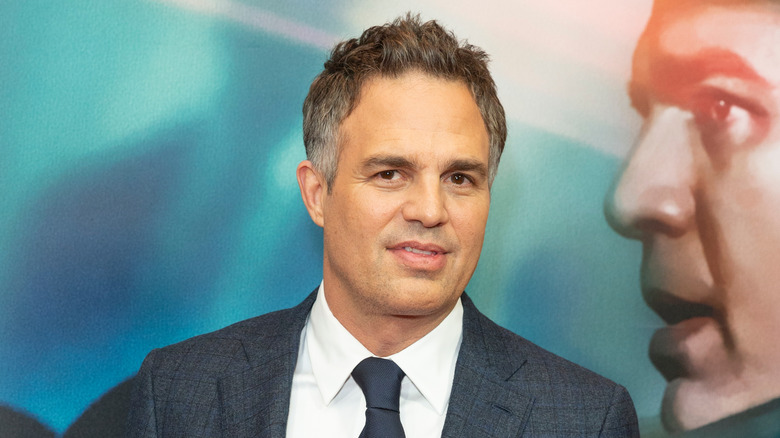 Mark Ruffalo posing