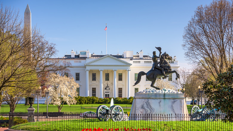 White House exterior 