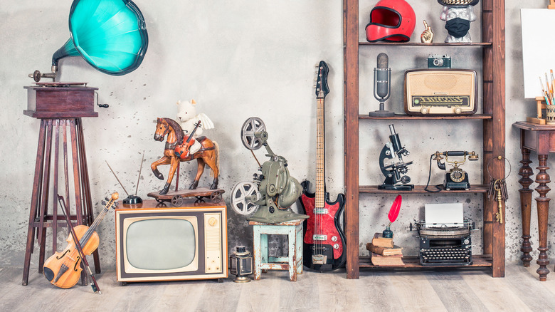 Vintage radio, TV and collectibles
