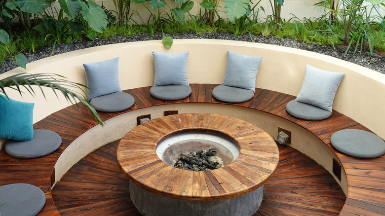 Outdoor conversation pit with wood panels and gray cushions
