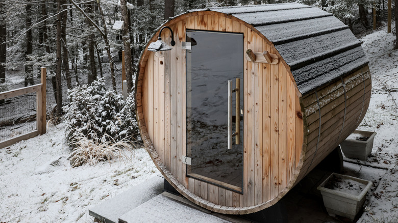 A barrel-style sauna in the outdoors