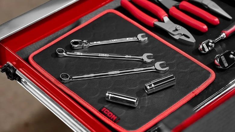 Metal tools laying on magnet tool mat