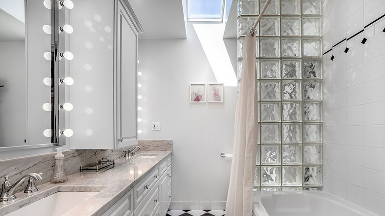 Bathroom with Hollywood-style lighting