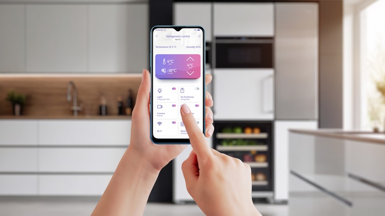 Hand controlling fridge temperature via a smartphone