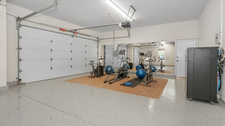 garage with home gym