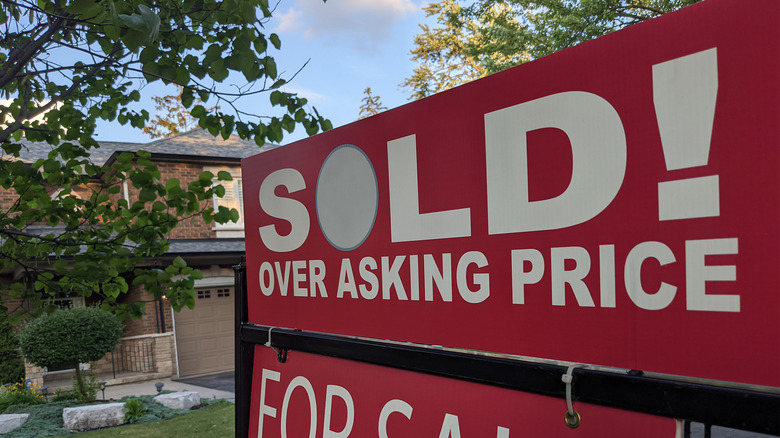 real estate sign 