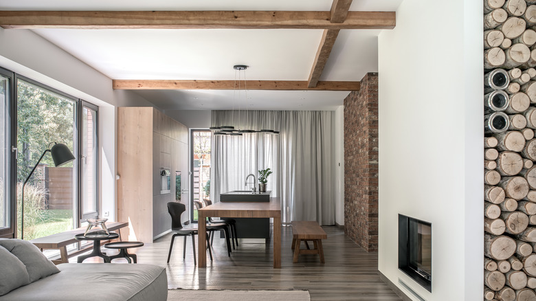 Wood beams on ceiling