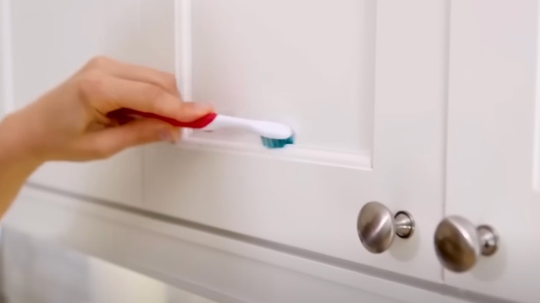 Cleaning cabinet with toothbrush