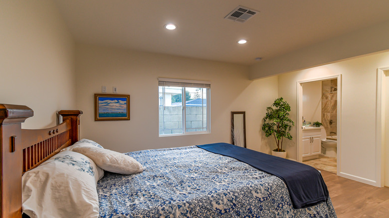 recessed lighting in bedroom