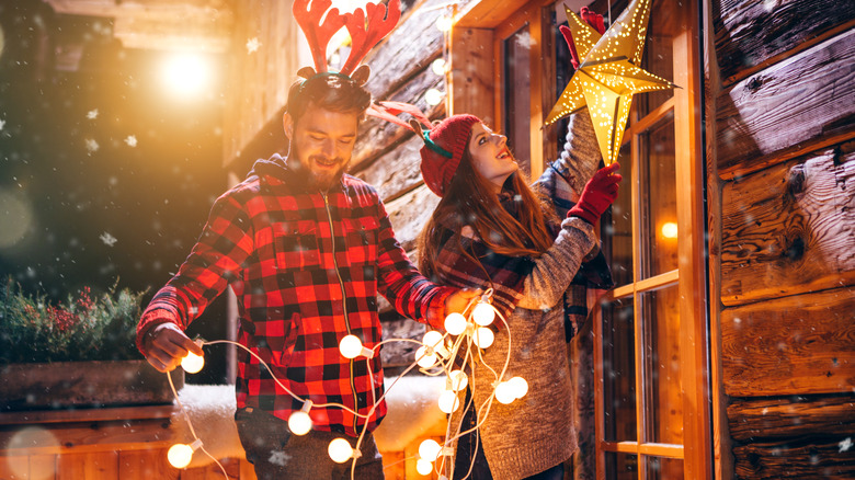 couple decorating for holiday