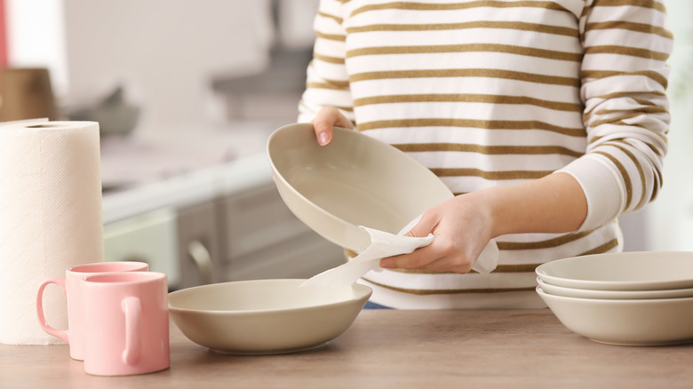 Wiping dish with paper towel