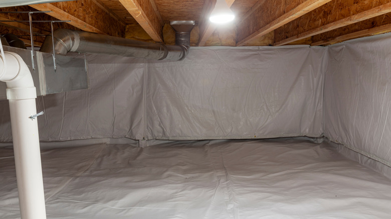 Finished crawl space after an encapsulating process
