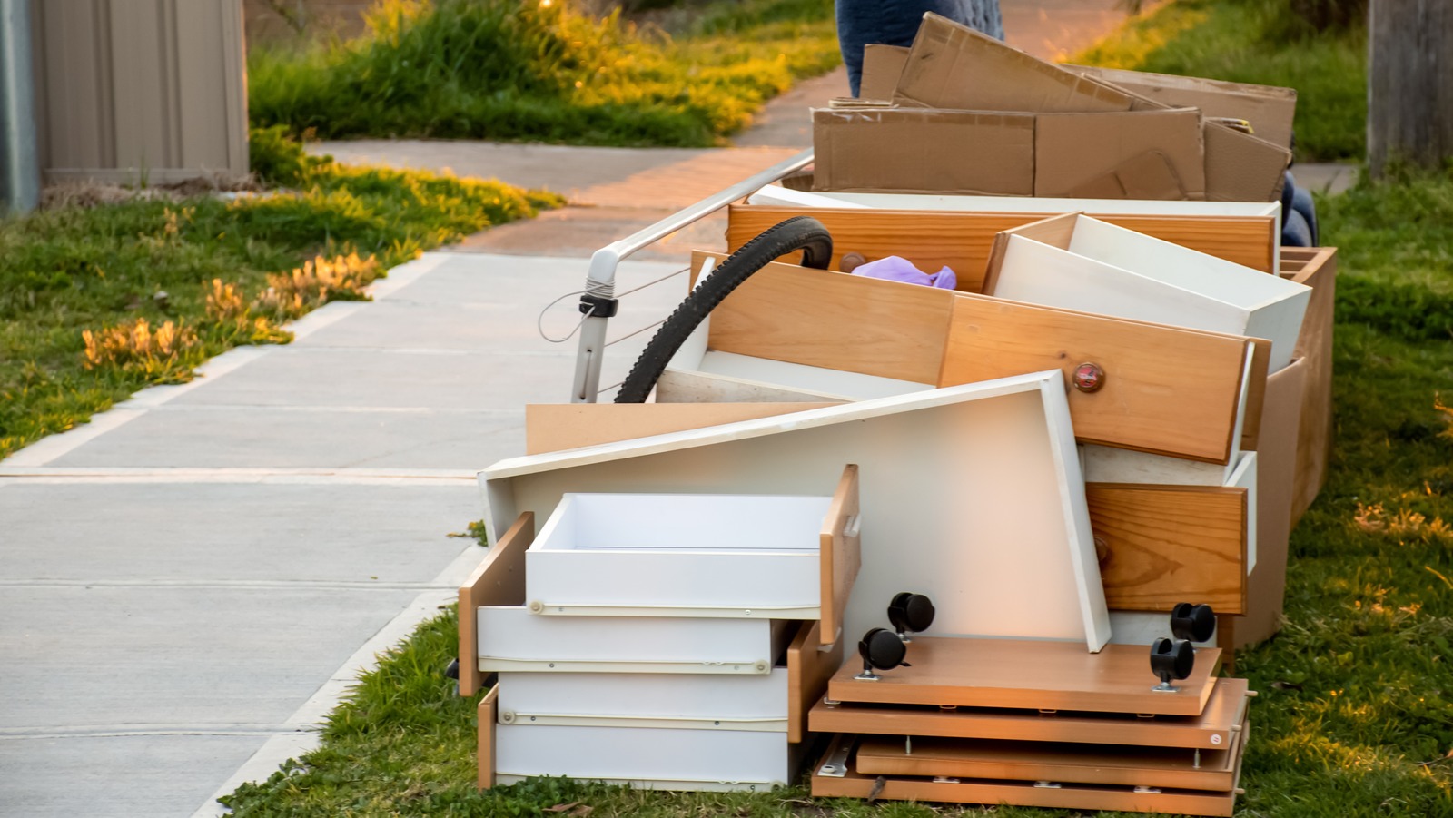 Why You Should Keep Broken Objects Out Of Your Home, According To Vastu