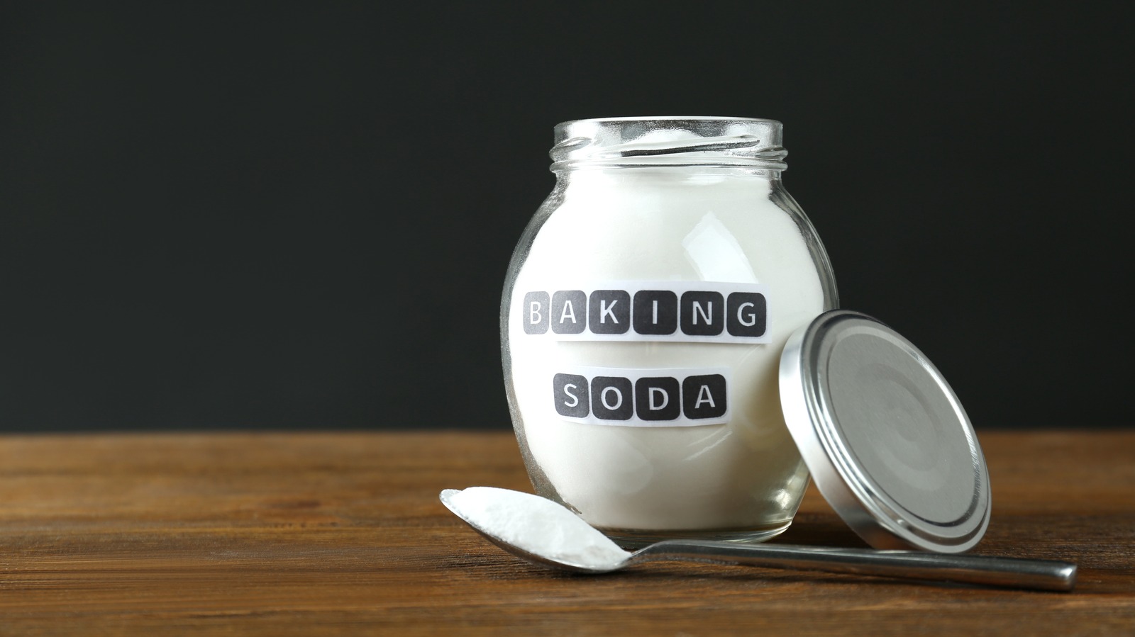 Why You Should Place A Jar Of Baking Soda On The Shelf In Your Basement
