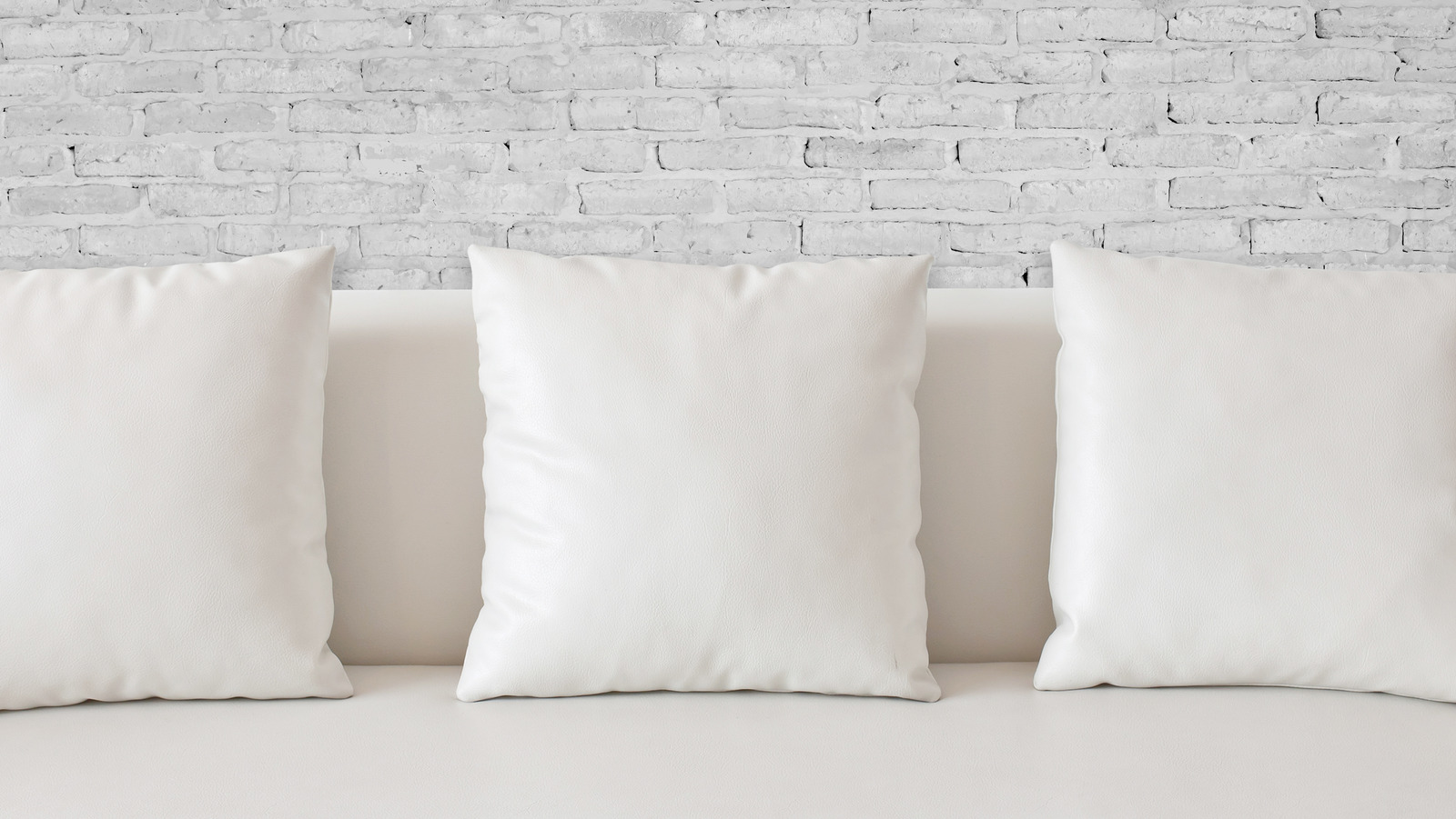 How to Style Your Throw Pillows 