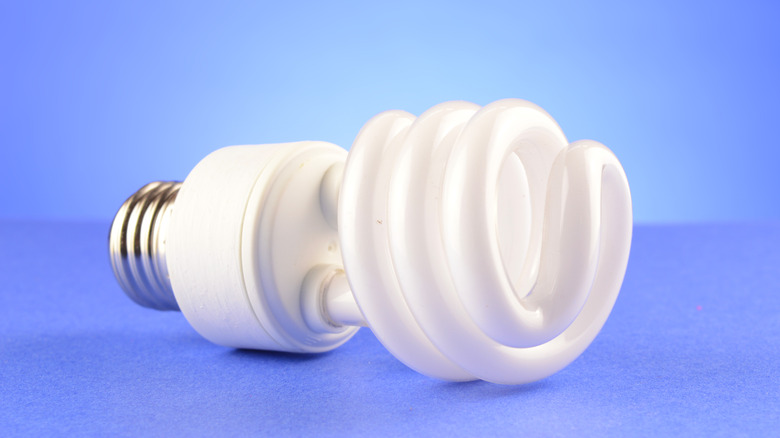 Compact fluorescent bulb