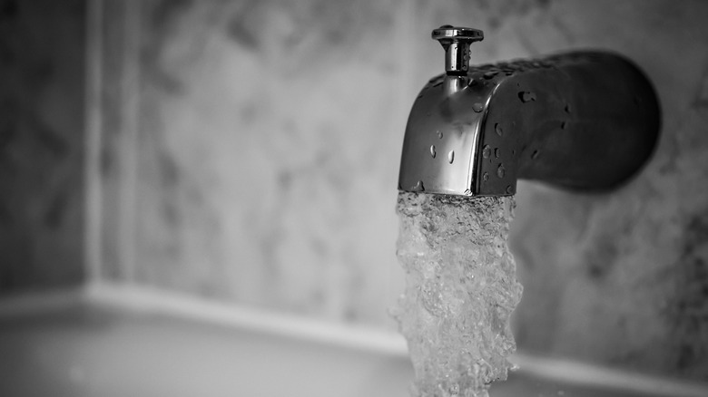 Bathtub faucet pouring water