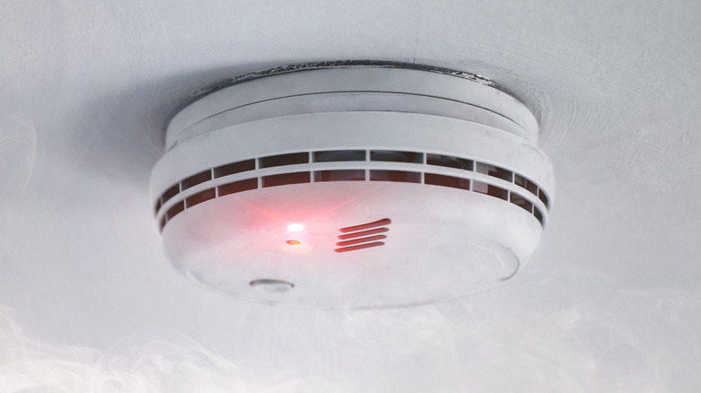 smoke alarm in ceiling