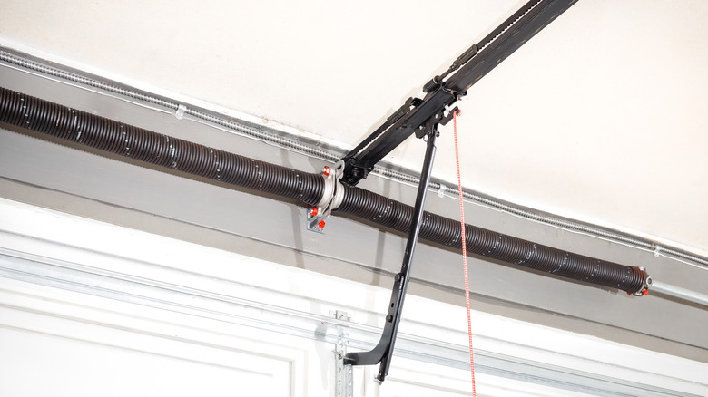 Torsion spring and arm of garage door