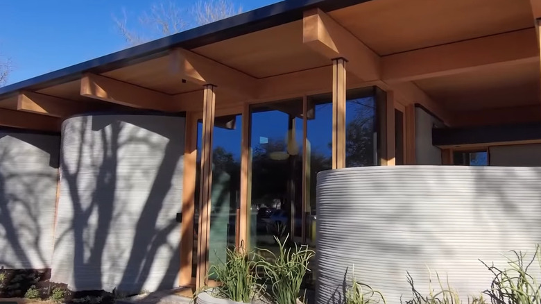 Facade of a 3D-printed home