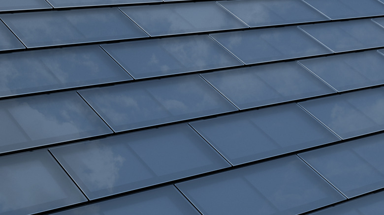 Solar roof shingles