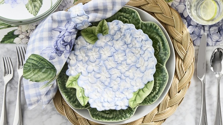 Williams Sonoma hydrangea plate