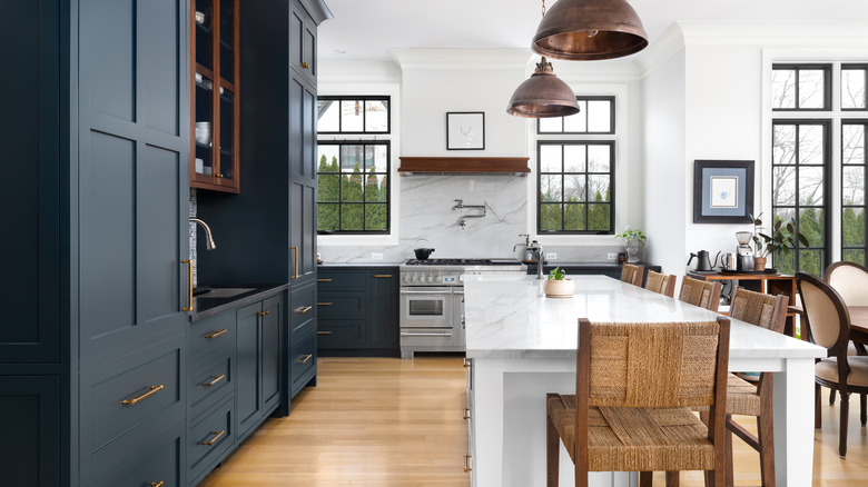 kitchen black cabinets hardwood floors