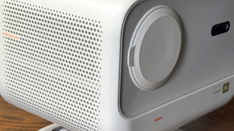 side angle closeup of Yarber L2 Plus showing speaker on side