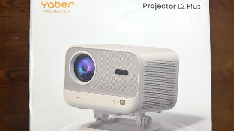 Yaber L2 Plus box on wood table