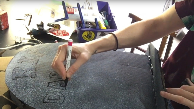 DIY Halloween tombstone from pizza box