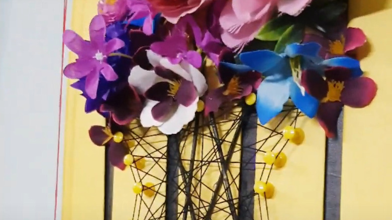 Eccentric pizza box backdrop with 3D flower art