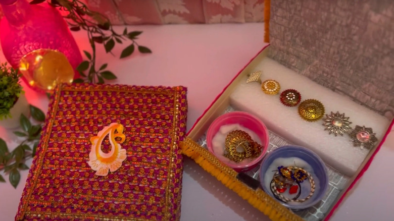 Ornate and glamorous jewelry boxes made of pizza boxes