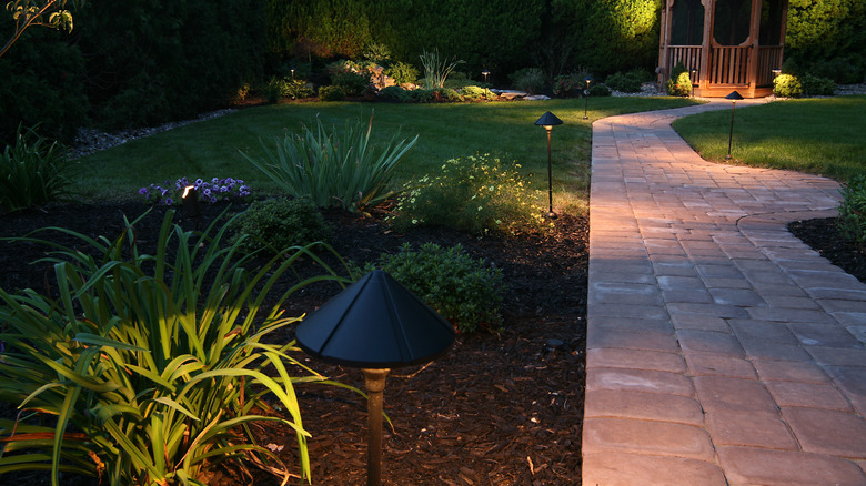 Garden lights with shade