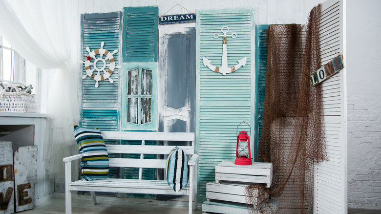 kitschy nautical entryway decor