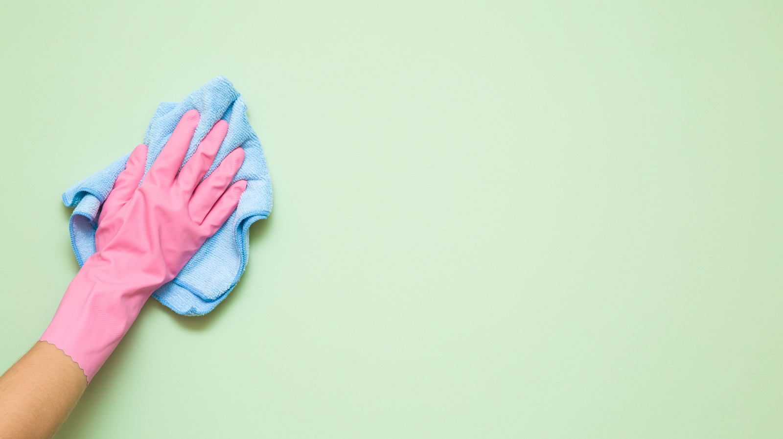 You're Probably Cleaning Your Walls The Wrong Way