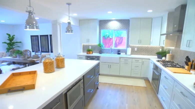 Kitchen with big island
