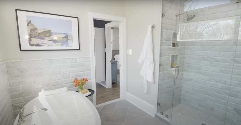 neutral modern bathroom
