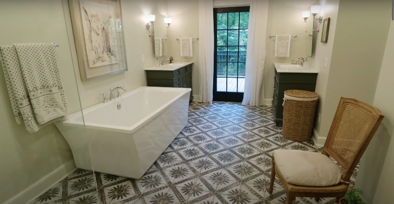 ceramic tile bathroom