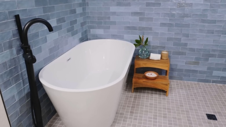 Bathtub with black faucet