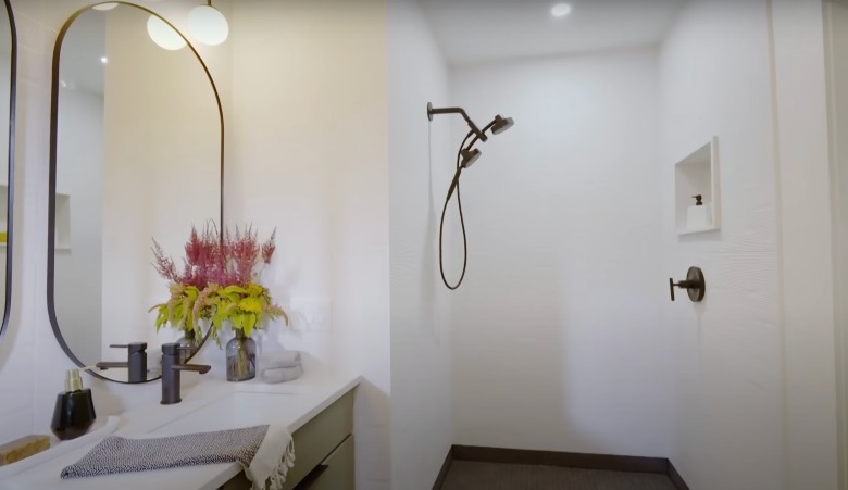 bright white modern bathroom