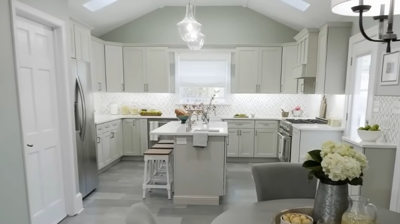Modern pale gray kitchen