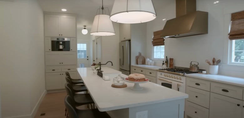 modern white kitchen